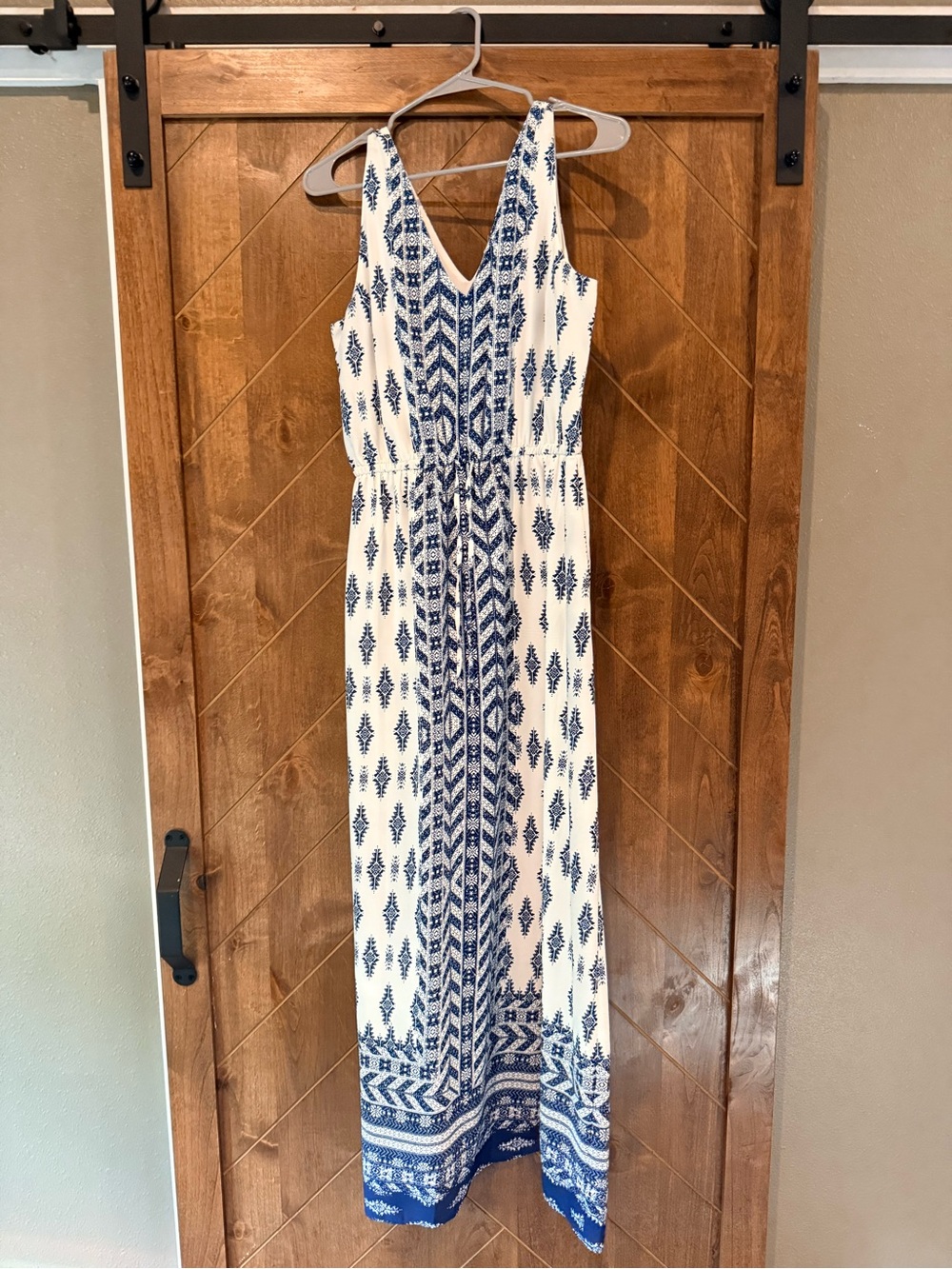 Tuchuzy White and Blue V-Neck Printed Maxi Dress